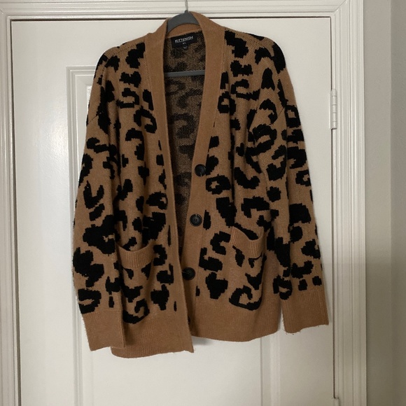 Leopard Print sweater - Picture 1 of 1